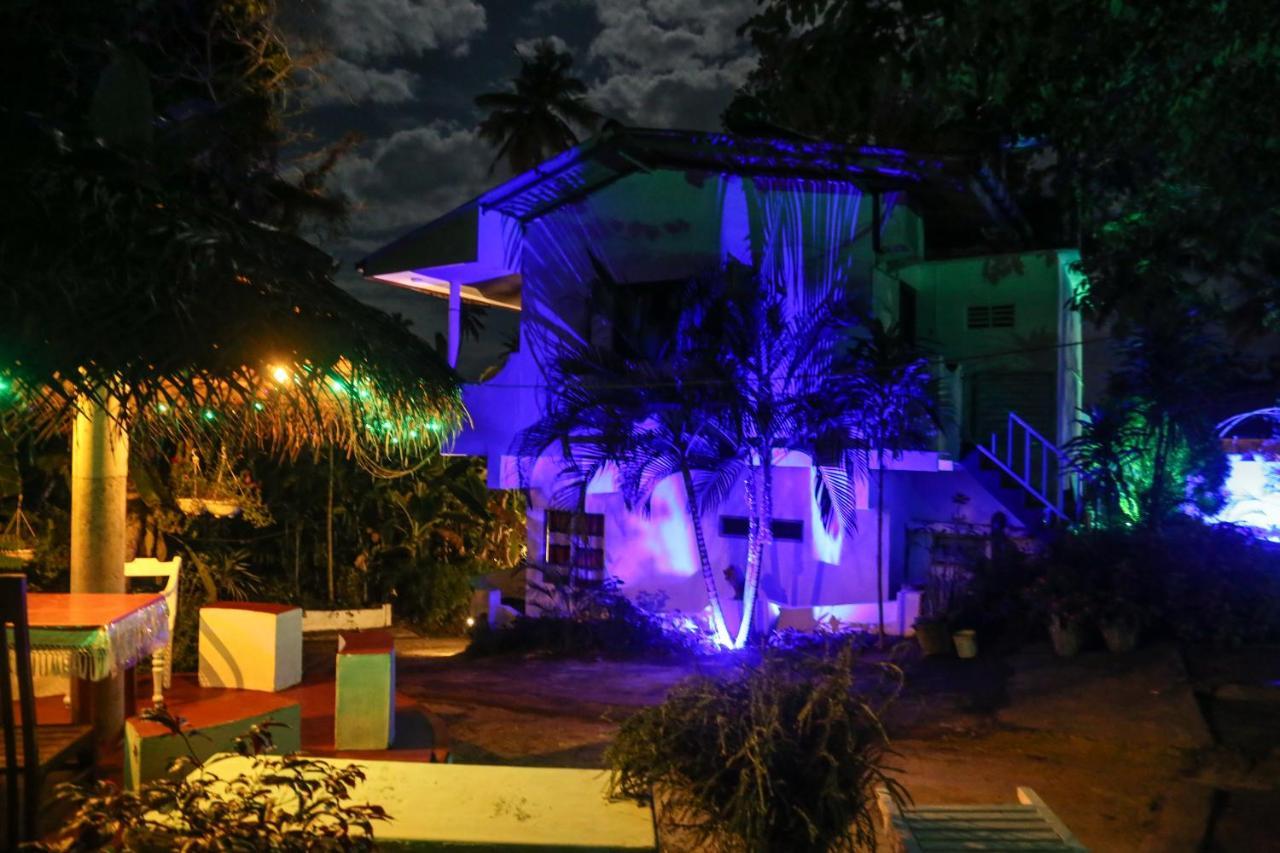 Bed and Breakfast Sajana Ocean Hill Mirissa Exterior foto