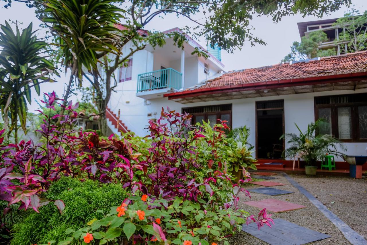 Bed and Breakfast Sajana Ocean Hill Mirissa Exterior foto