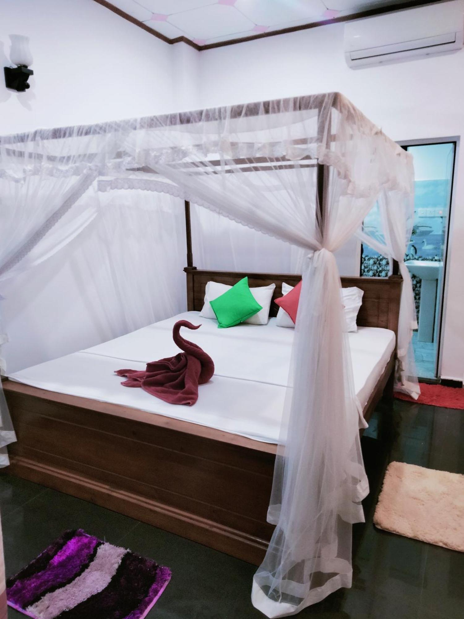 Bed and Breakfast Sajana Ocean Hill Mirissa Zimmer foto